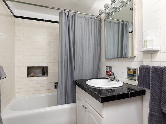 4th image of 465 W 23rd St APT 3H