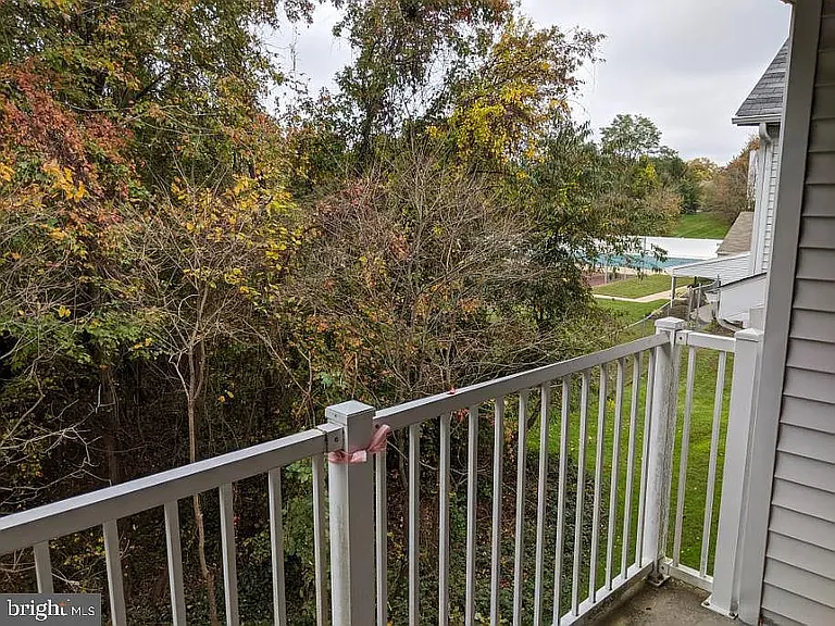 423 Ashton Ln — Photo 16