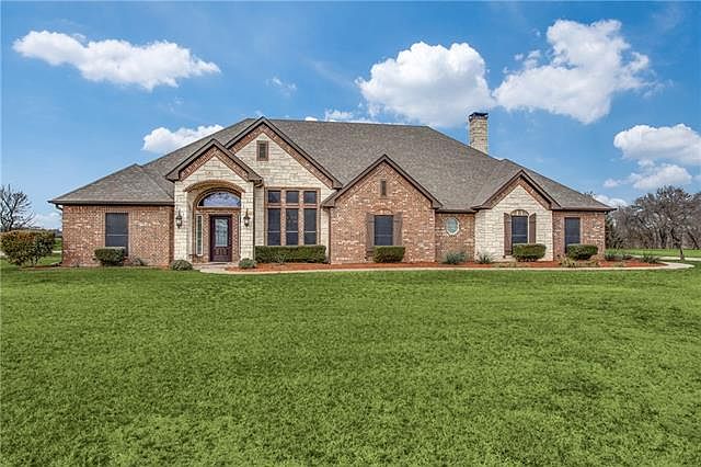 1st image of 615 Hidden Lakes Blvd