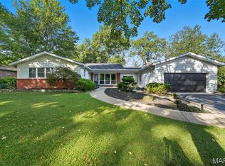 31 Bon Hills Dr, Saint Louis, MO 63132