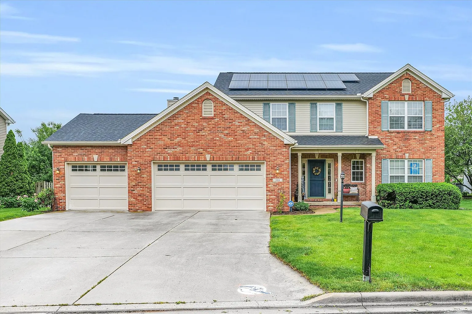 306 Riverbend Blvd photo 1
