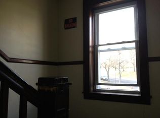 4 Locust St #3R, Holyoke, MA 01040