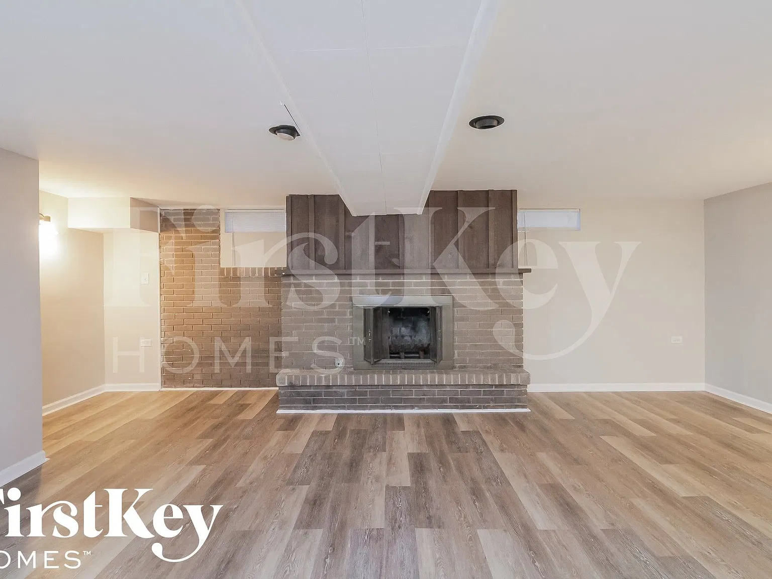 3 bed, 2.0 bath, 912 sqft, $2,125 — Photo 3