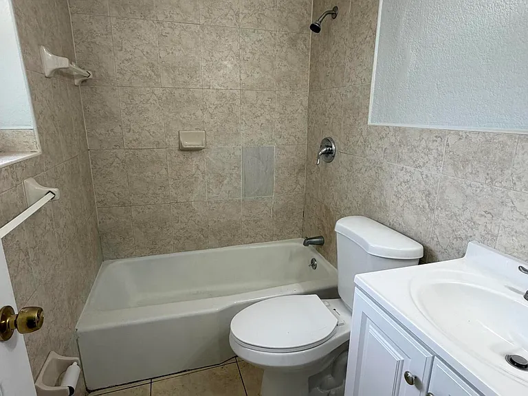1643 NE 3rd Ave — Photo 9