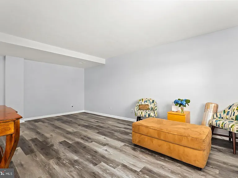 9904 Hagel Cir — Photo 3