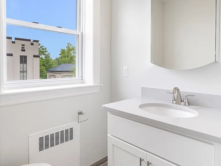 188 Bellevue Ave Apartments — Photo 36
