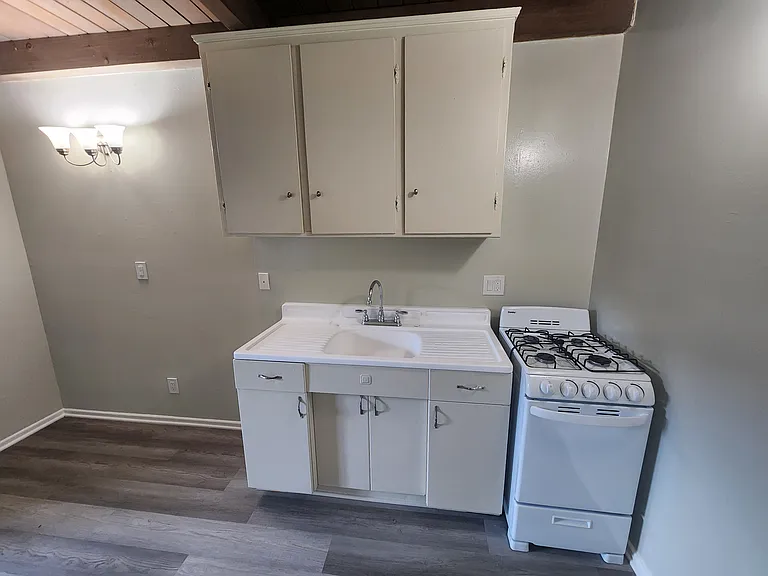 15043 Victory Blvd #11 — Photo 8