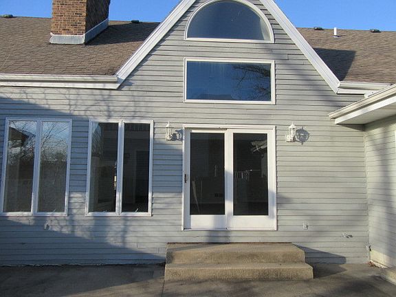 2nd image of 395 S Thames Ct