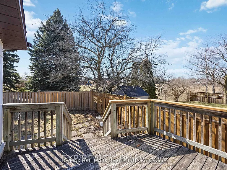 23 Ironshield Cres — Photo 13