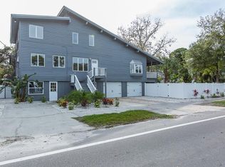 1052 8th St, Palm Harbor, FL 34683