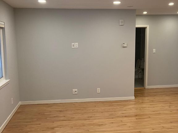 5th image of 1855 Oak St #1