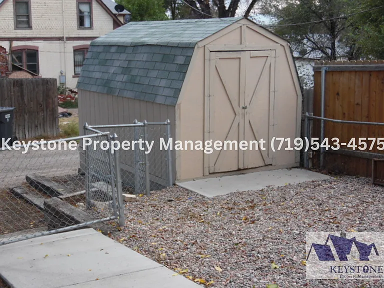 718 W 11th St — Photo 3