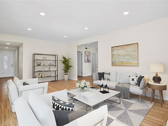 3rd image of 22660 Sherman Way