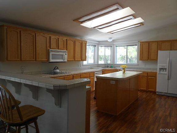 5th image of 468 Woodward Way