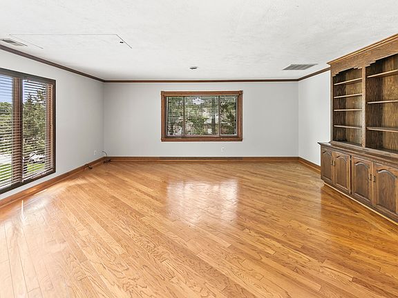4th image of 11808 Cryer Ave