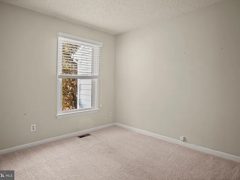 1602 Oak Spring Way — Photo 25