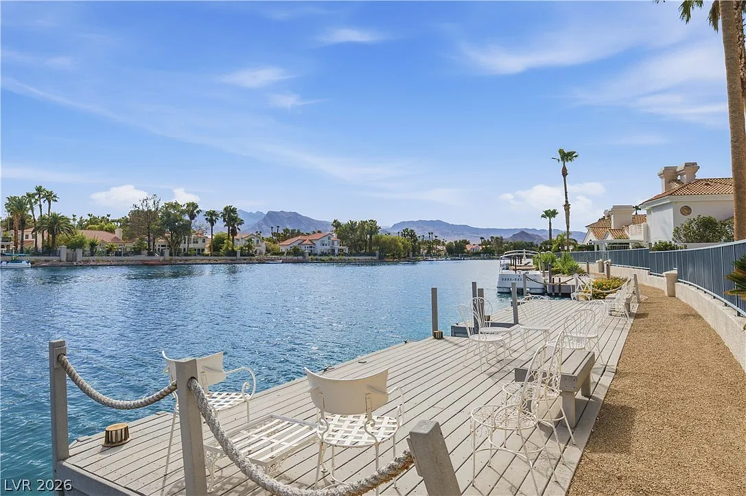 4 bed, 2.5 bath, 2648 sqft, $5,500 — Photo 3