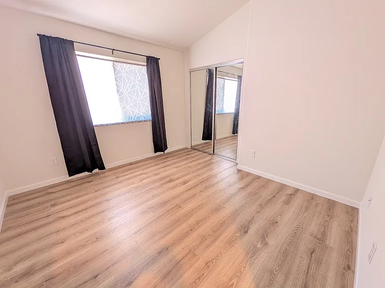 Hildale Cir — Photo 15