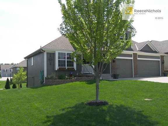 2nd image of 811 NW Poplar Ct