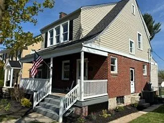 3 bed, 1100 sqft, $2,100 — Photo 2