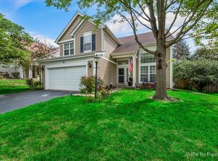 6 Deer Creek Ct, Lake In The Hills, IL 60156