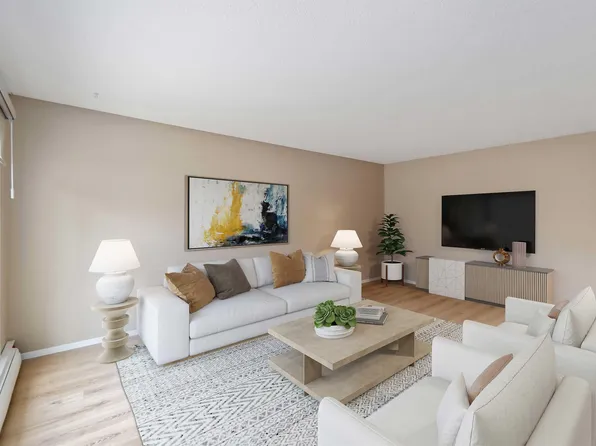 11450 40th Ave NW #102, Edmonton, AB T6J 0R5