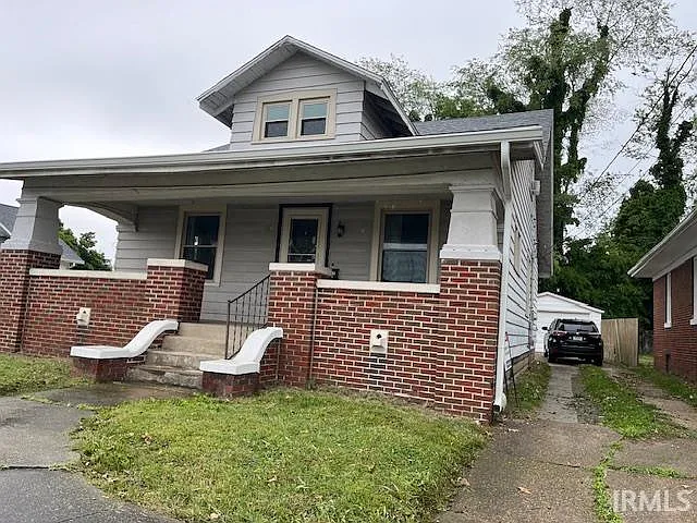 3 bed, 1.0 bath, 1080 sqft, $1,350 — Photo 1