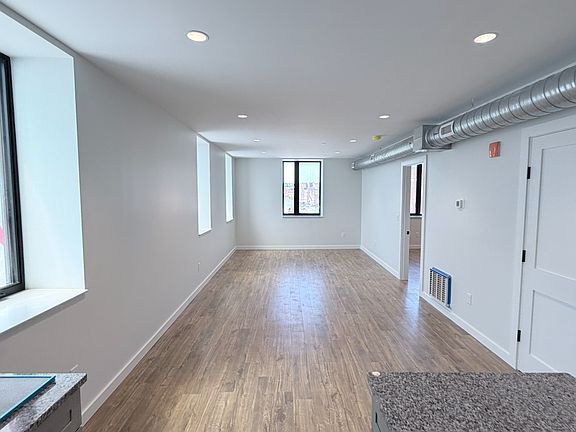 4th image of 345 Main St