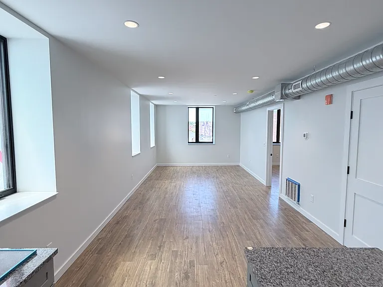 345 Main St — Photo 4