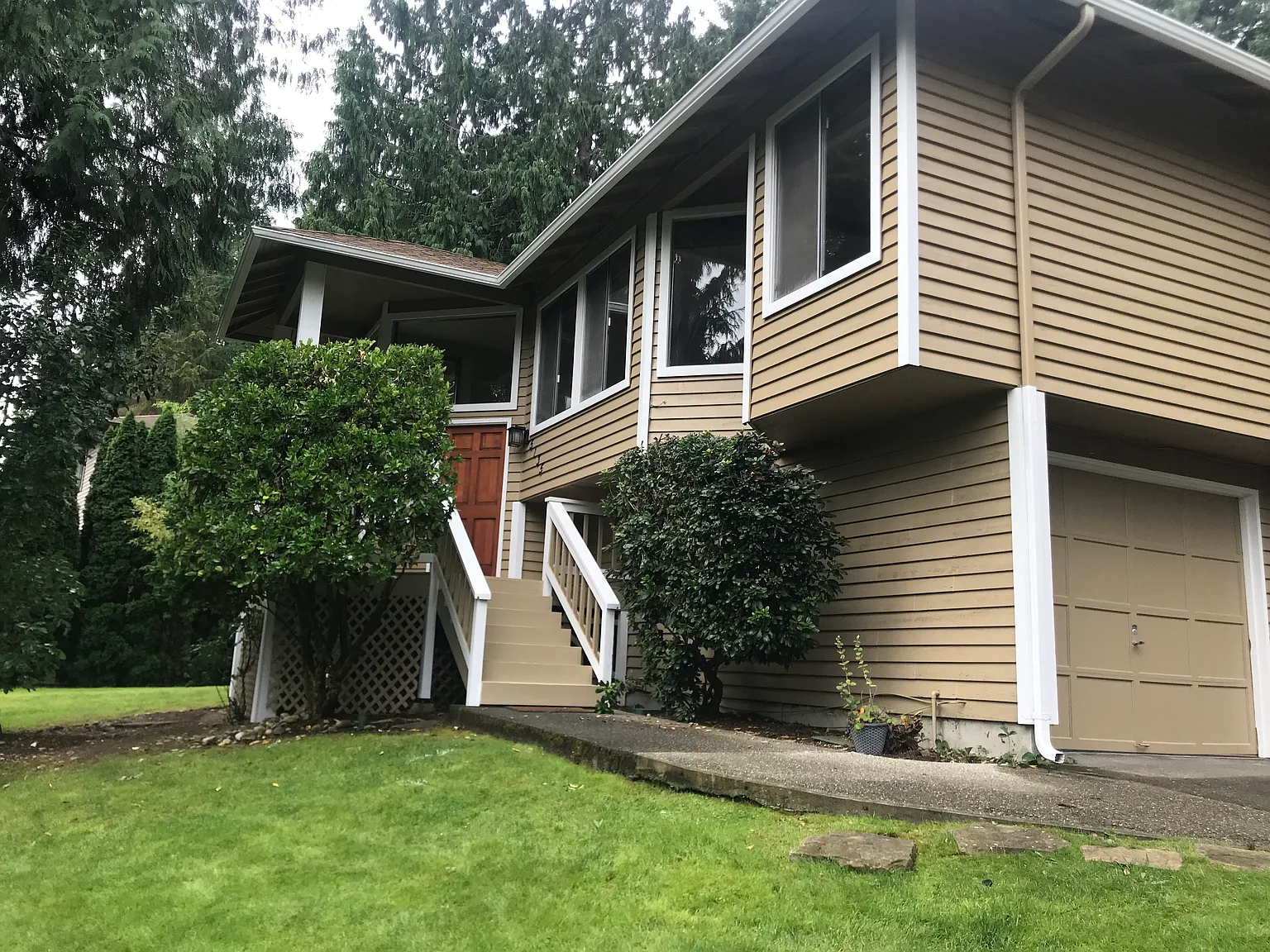 4 bed, 2.5 bath, 2608 sqft, $3,300 — Photo 2