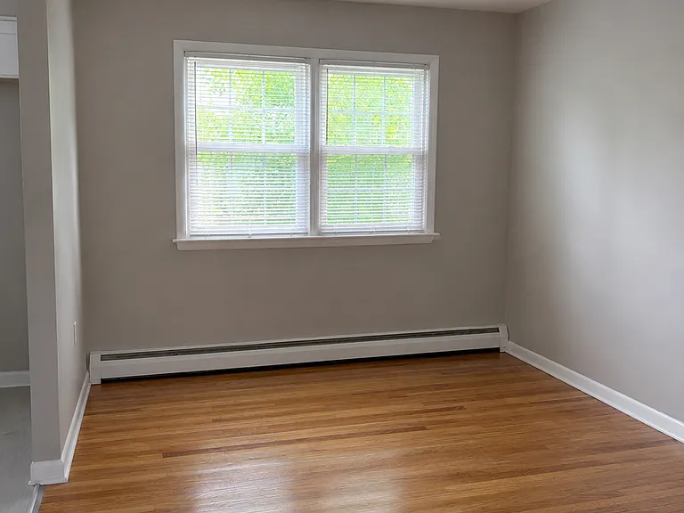 990 N Warren St — Photo 2