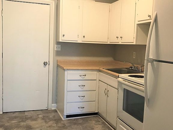 5th image of 524 S Lovell Ave #B