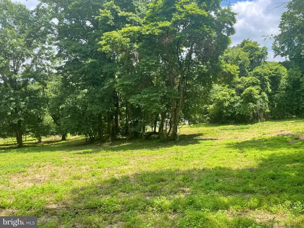 1077 Yorklyn Rd, Hockessin, DE 19707