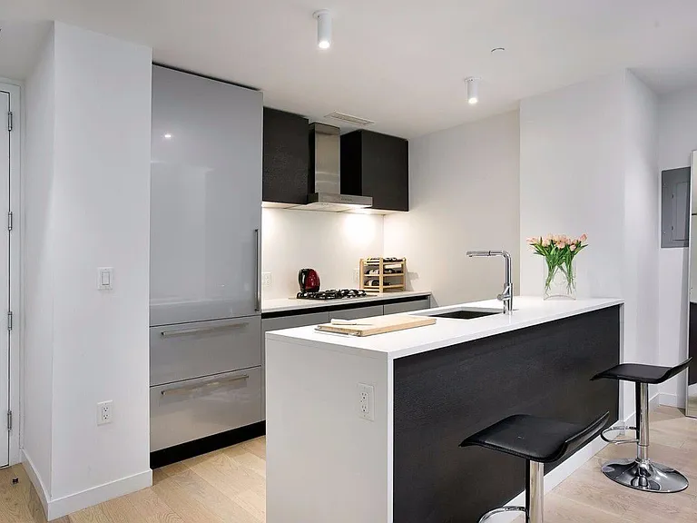 540 W 49th St #106N — Photo 7