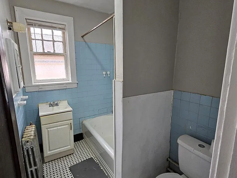 385 Morris St — Photo 15