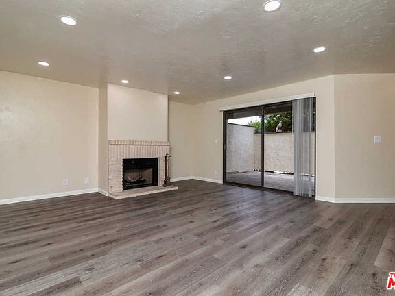 5th image of 13816 Doty Ave