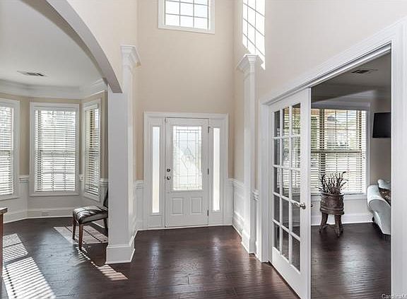 3rd image of 320 Golden View Dr
