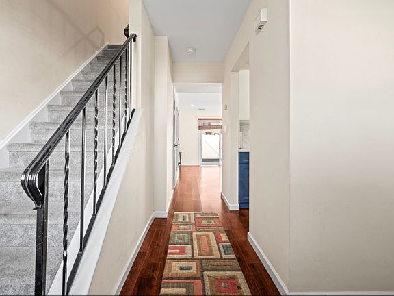 5th image of 416 Crawford St