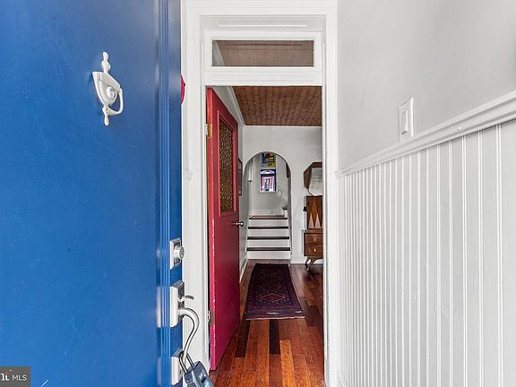 3rd image of 832 Wharton St