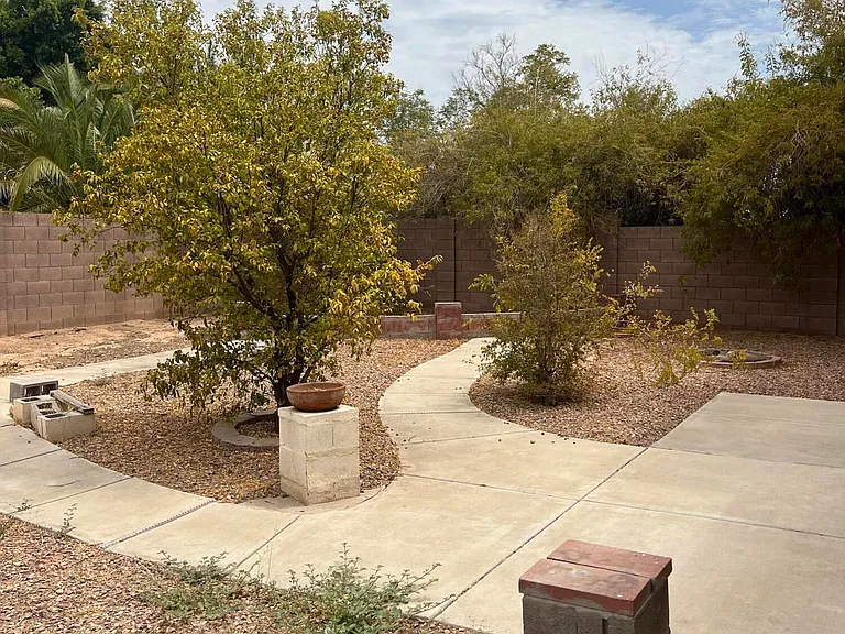 13518 W Verde Ln — Photo 15