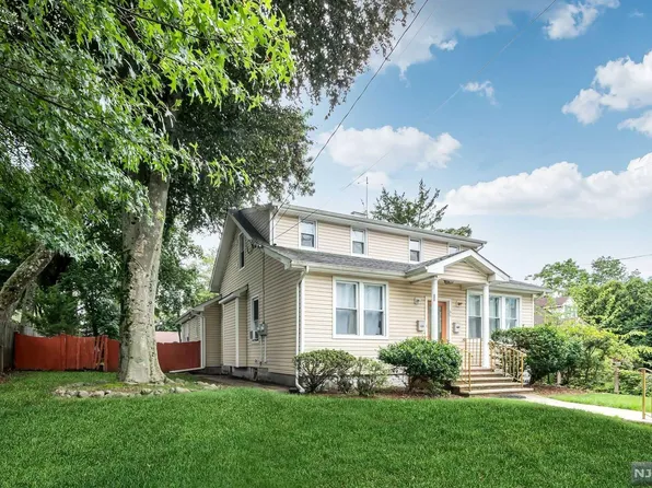 66 Wyckoff Ave, Waldwick, NJ 07463