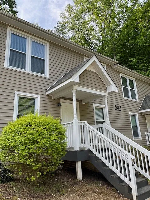Oak Square Apartments — Photo 2