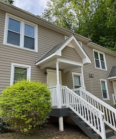 Oak Square Apartments — Photo 2