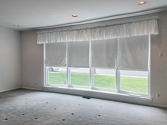 5th image of 1103 Hedgerow Ln