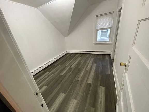 3rd image of 204 Ohio Ave Floor 3