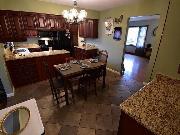 5th image of 32651 Oakville Dr