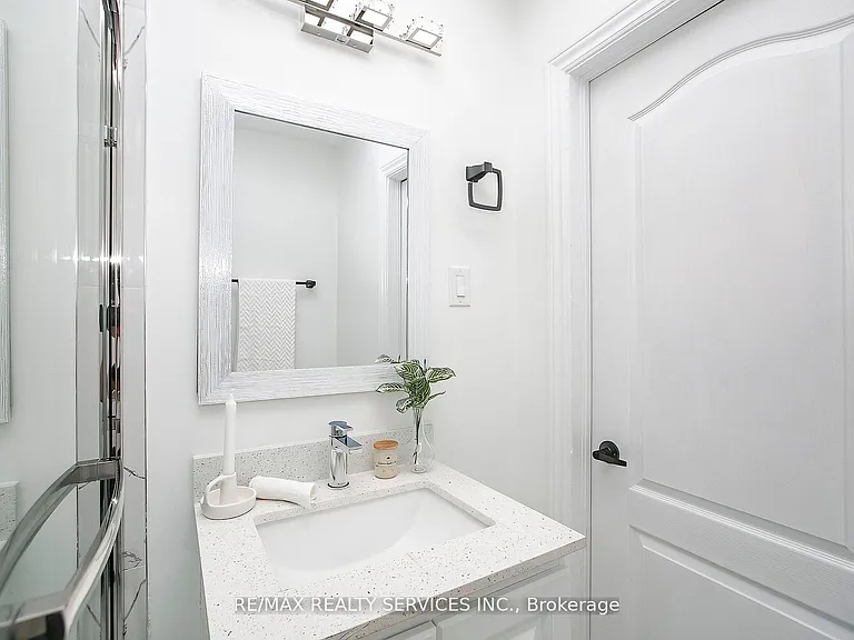 20 Somerset Ave E — Photo 27