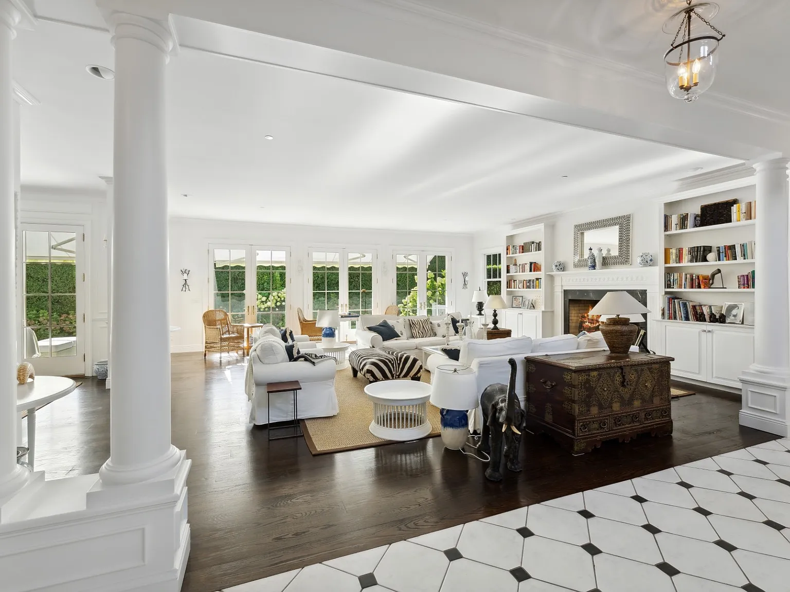 Wonderful Estate in the Heart of Southampton Village — Photo 2