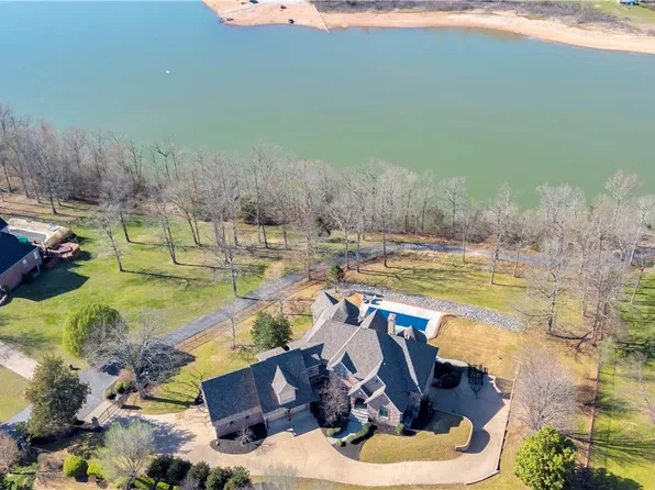 10333 Falcon Crest Dr, Lowell, AR 72745