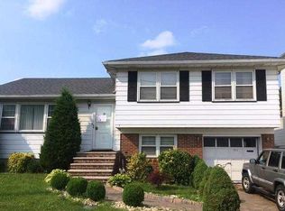 711 Bloomfield Pl, Lyndhurst, NJ 07071